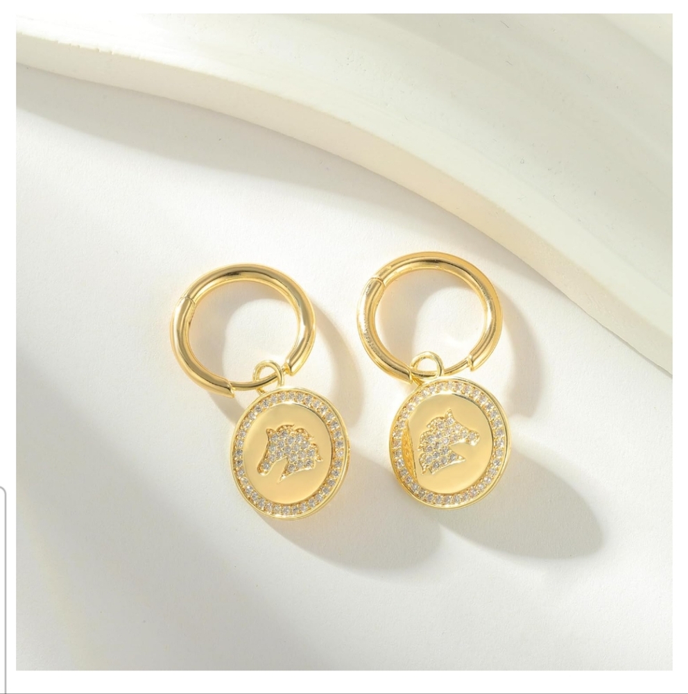 14k plated horse earrings NIP - Picture 1 of 5